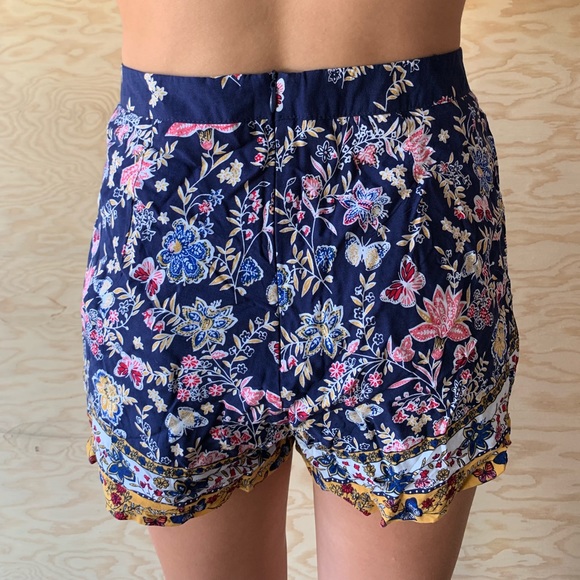 Printed high waisted shorts - Picture 2 of 3